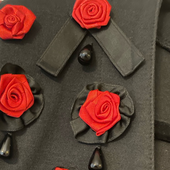 Vintage Forenza Black Cardigan Sweater with Red Roses and beads Size Large - Picture 5 of 6